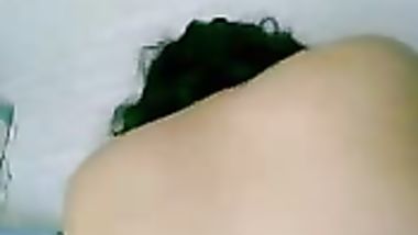 ولد ينيك امه على الصبح وهي تقله دخله جوا