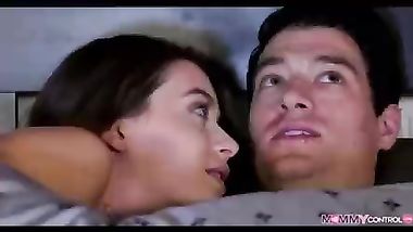 الام وابنها فى الفندق لليلة واحدة