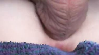 بنت تحط هزاز داخل البنطلون و تضرب سبعه و نص - سكس عربدة