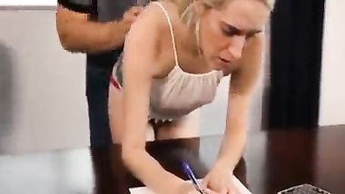 تحكي ازاي ابوها نكها - سكس عربدة