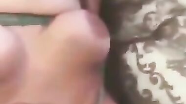سكس عربي من اتنين واحد يلحس كسها و التاني تمصله زبه