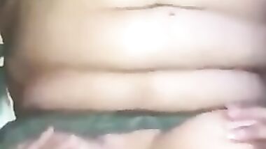 سكس عربي من اتنين واحد يلحس كسها و التاني تمصله زبه