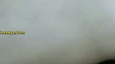 مزة ببزاز كبيرة بتتناك فى كسها جامد اوى على السرير واحلى دلع